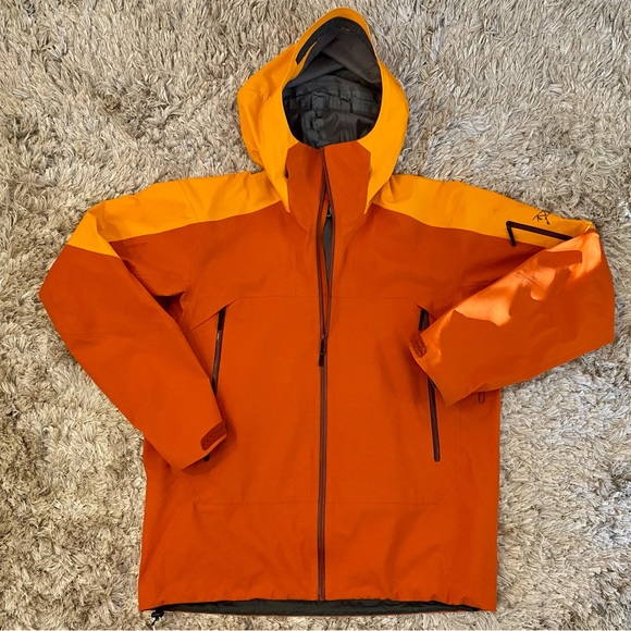 SOLD Arc’teryx Rare GORETEX XL Hard Shell Jacket - Picture 8 of 15